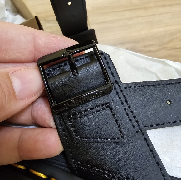 Dr. Martens VOSS WOMEN'S LEATHER STRAP PLATFORM SANDALS, size US 10 - Picture 9 of 11